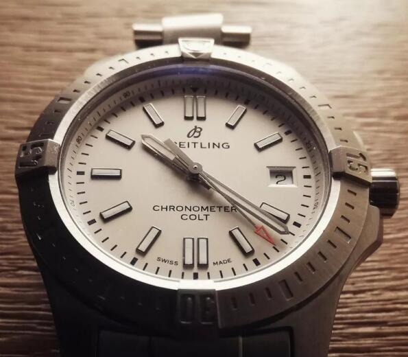 Swiss imitation watches online are easy-matching.