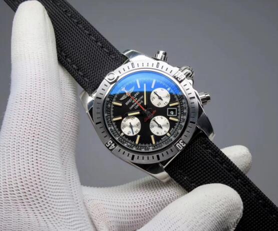 Iconic UK Replica Breitling Chronomat 41 Airborne Watches Offer Typical Styles
