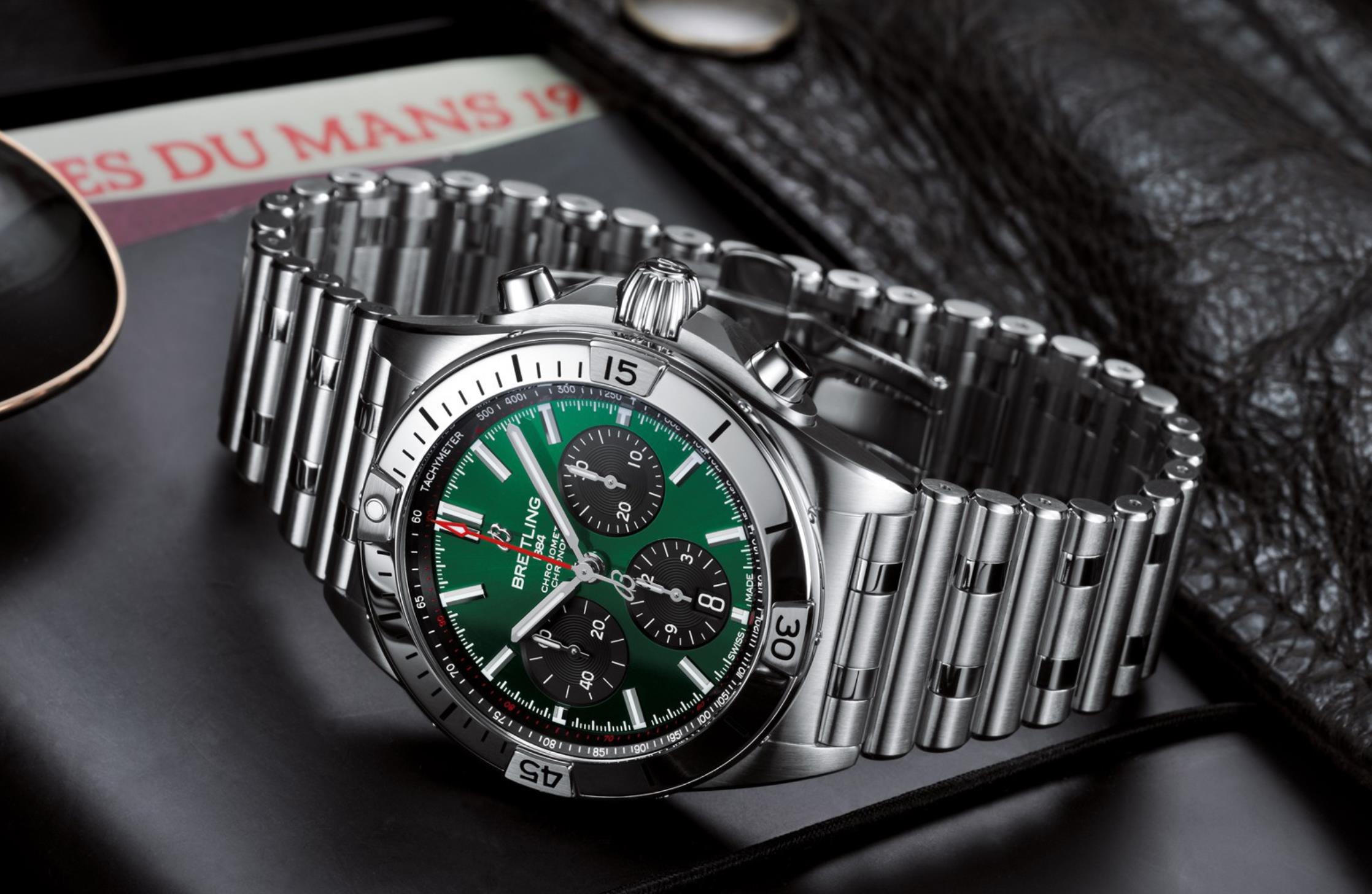 The stainless steel fake watch is waterproof.
